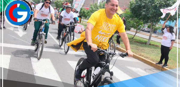 Alcalde de Comas lidera bicicleteada de 21 kilómetros en el "Día Mundial Sin Auto"