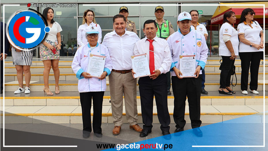 Comas concede Certificados a Emprendedores de la Asociación de Emolienteros "Túpac Amaru"