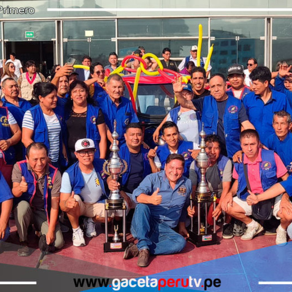 Alcalde de Comas premia a Ganadores del Primer Campeonato de Vehículos Menores 2023