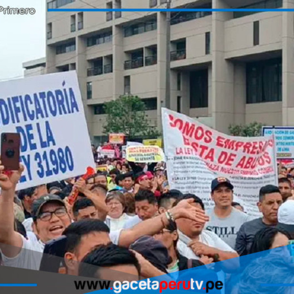Comerciantes de Mesa Redonda protestan contra la Ley 31980