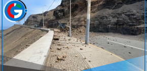 Riesgo en La Herradura: cierran vía de acceso tras caída de rocas