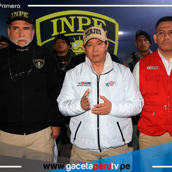 Ministro Arana lidera traslado de 13 internos de alta peligrosidad