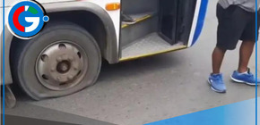 Acto vandálico en el Callao: pincharon llantas de combis en cruce de avenidas principales