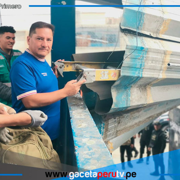 Desplome de calaminas en colegio Jorge Chávez Dartnel en Comas