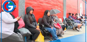 Padres acampan por matrícula en colegio Javier Heraud en San Juan de Miraflores