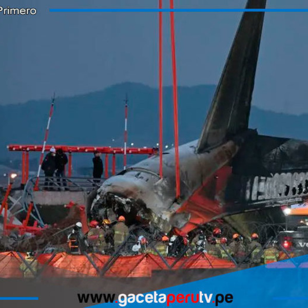 Avión de pasajeros de Jeju Air choca contra una valla en aeropuerto surcoreano