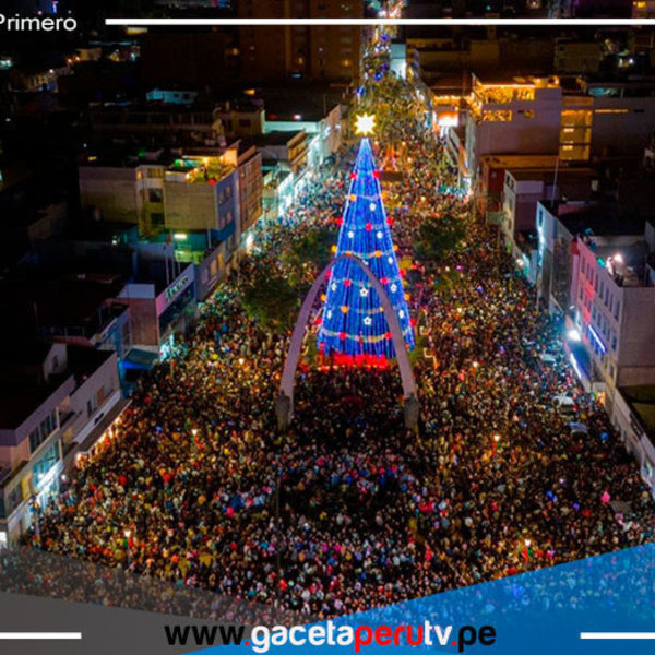 Tacna: más de 5,000 personas participaron de encendido del árbol y nacimiento 