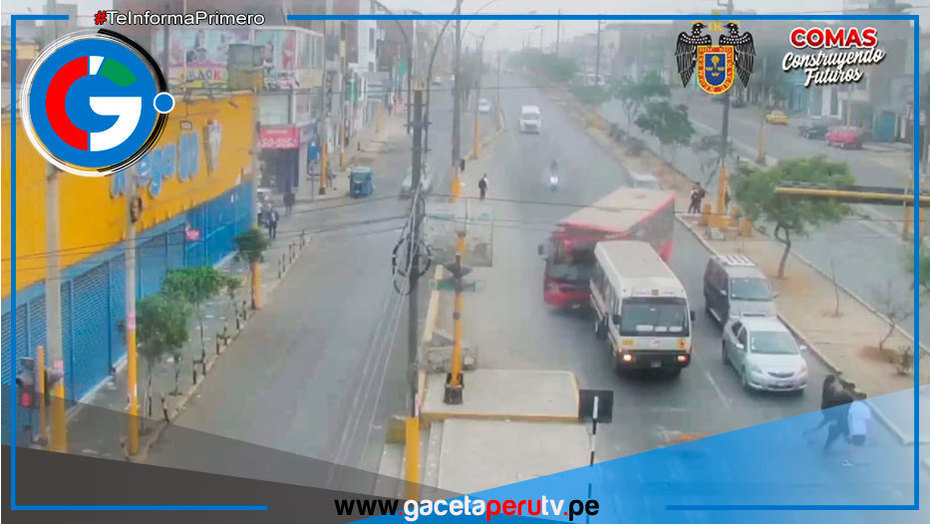 Quince heridos tras choque entre bus y custer en Comas