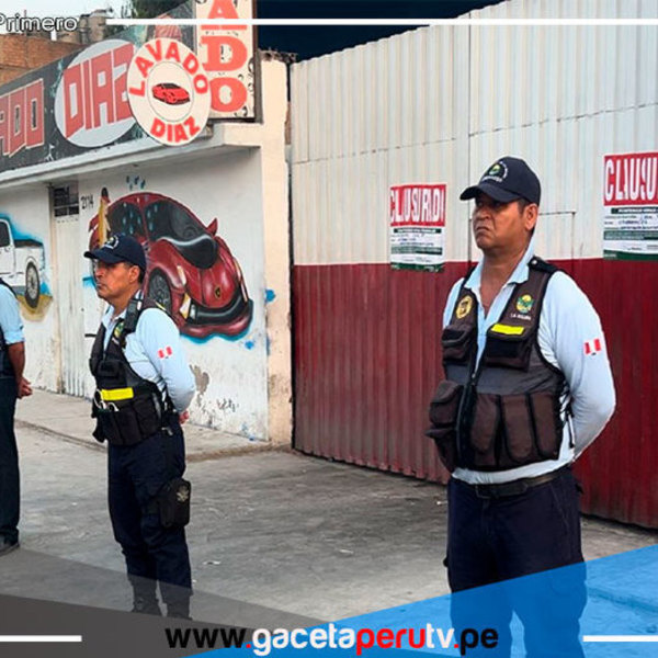 Clausuran 23 locales sin autorización para lavado de autos en la Molina
