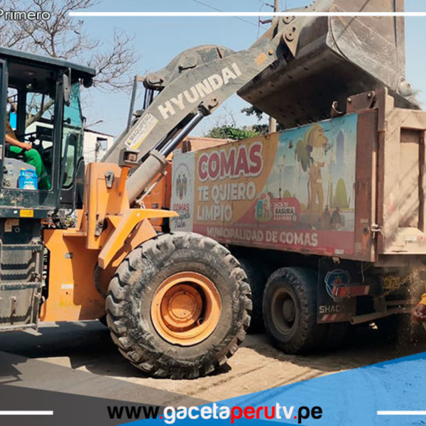 Personal y Maquinaria Municipal Trabajan para Transformar el Paisaje Urbano de Comas