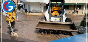 Personal de Gestión de Riesgo y voluntarios de Comas brindan ayuda a afectados por deslizamiento histórico