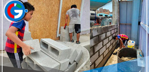 Menor ayuda a su padre a construir colegio antes del inicio del año escolar