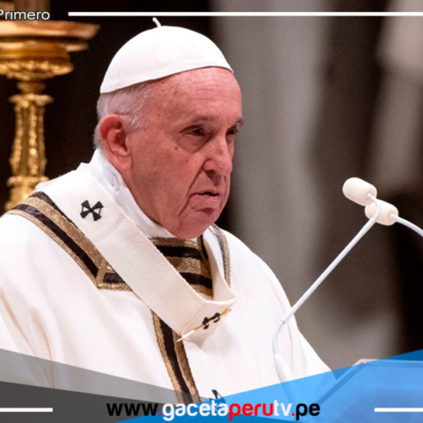 El papa Francisco lava los pies a reclusas en prisión femenina de Roma