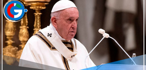 El papa Francisco lava los pies a reclusas en prisión femenina de Roma