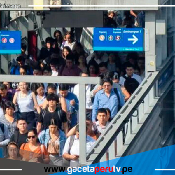 Colapsa el servicio del Metropolitano: Estaciones cerradas y colas interminables