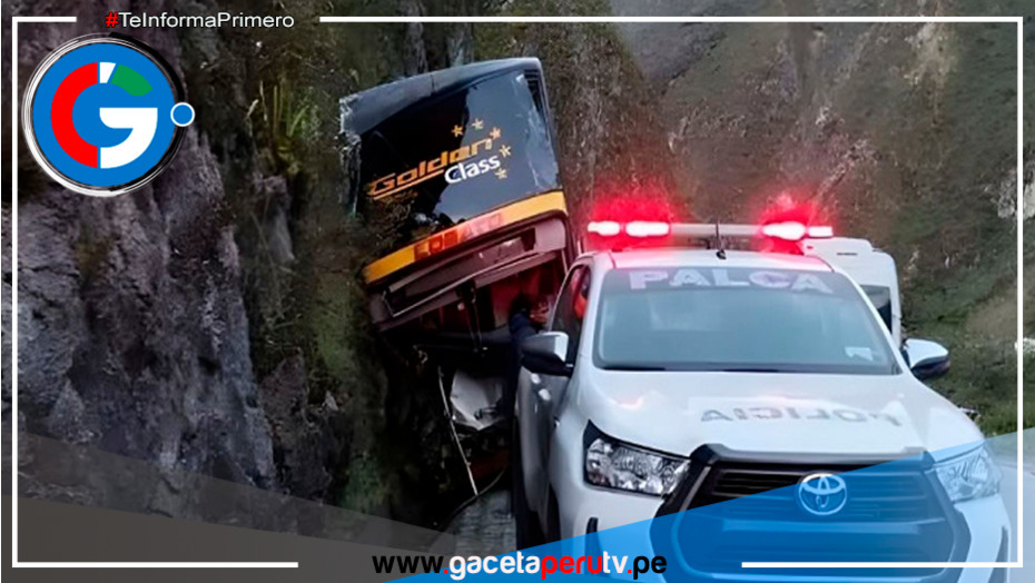 Junín: choque de bus contra cerro deja un muerto y 10 heridos