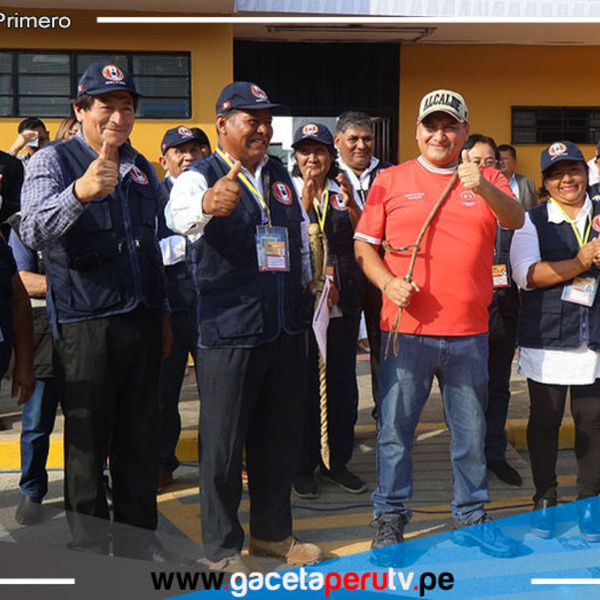 Alcalde de Comas entrega símbolo de poder a Rondas Urbanas para combatir la corrupción