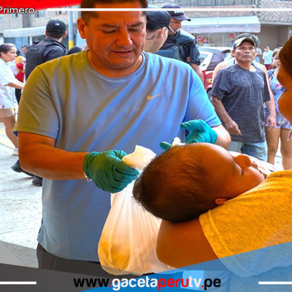 Alcalde de comas Ulises Villegas supervisa distribución de alimentos en Urb. Santa Luzmila