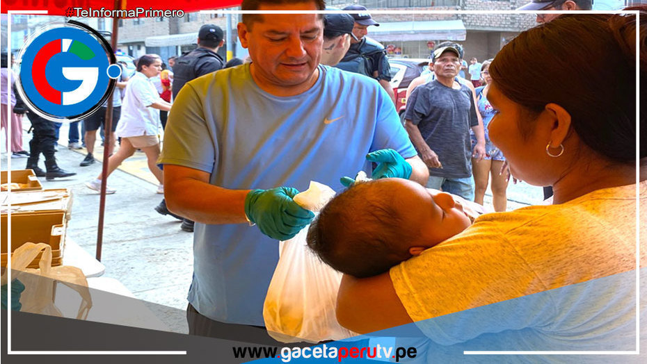 Alcalde de comas Ulises Villegas supervisa distribución de alimentos en Urb. Santa Luzmila