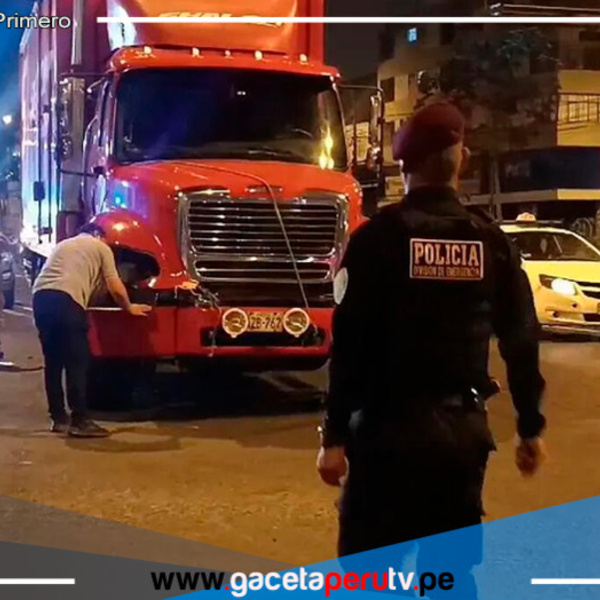 La Victoria: Dos motociclistas resultaron gravemente heridos tras colisionar con un camión