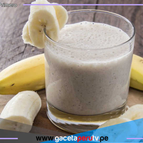 Prepara este rico milkshake de plátano con avena