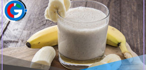 Prepara este rico milkshake de plátano con avena