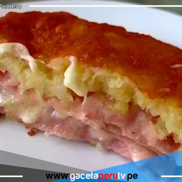 Prepara este deleitable pastel de papá con jamón y queso