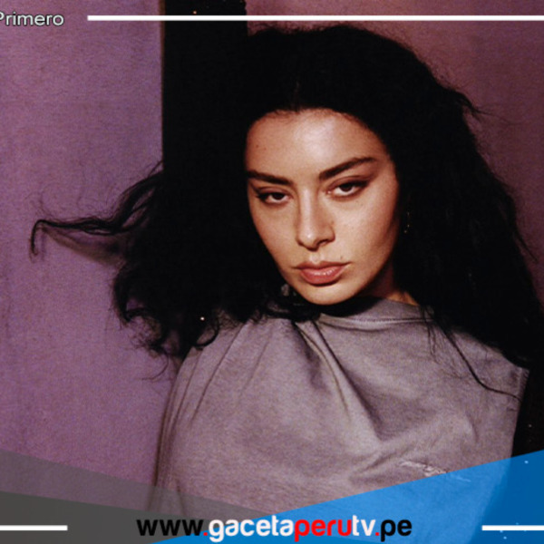 Charli XCX lanzó dos canciones de su próximo álbum 'brat'