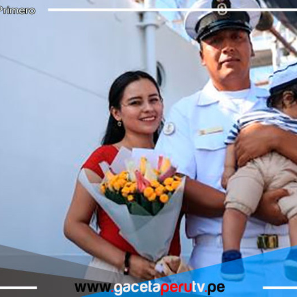 Marinos conocen a sus hijos después de 317 días en el mar 