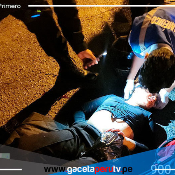 Unidades de paramédicos de Serenazgo de Comas brindan asistencia a jóvenes heridos en choque vehicular