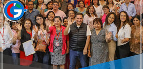 Alcalde de Comas entrega resoluciones a directivos escolares en acto protocolar