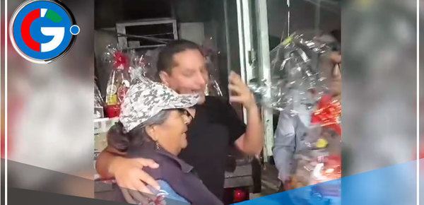 Alcalde Ulises Villegas visita comedor popular y brinda apoyo a madres del Asentamiento Humano San Juan de Amancaes