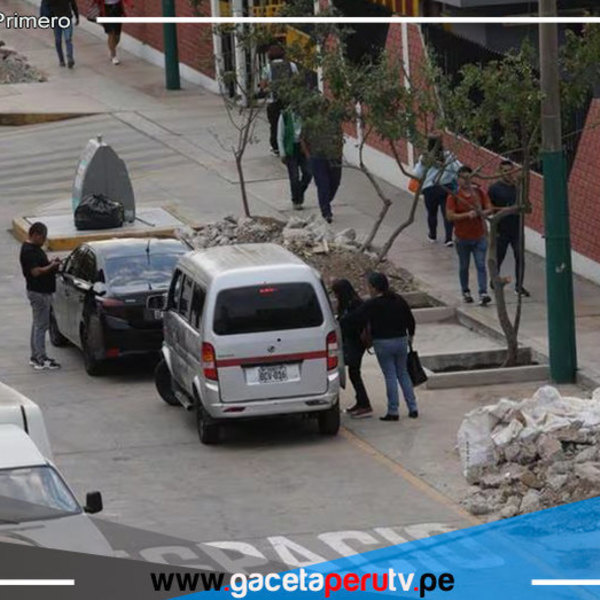 Colectiveros invaden alrededores del Ministerio de Cultura
