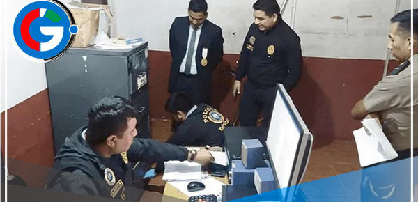 Arrestan a policías que presuntamente liberaban a detenidos por dinero