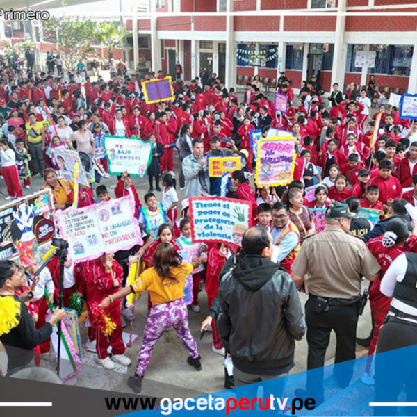 Alcalde de Comas Ulises Villegas y Jefe Policial Visitan Colegio Fe y Alegría N° 11