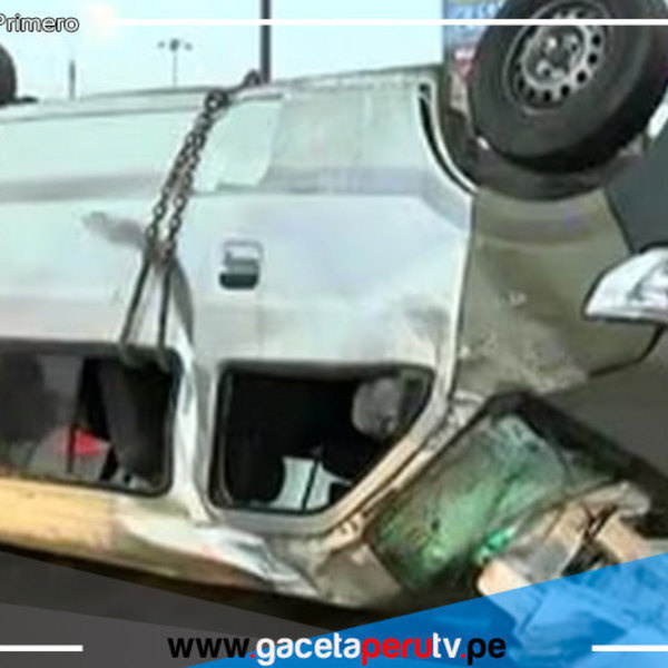 Miniván se accidenta en Panamericana Sur