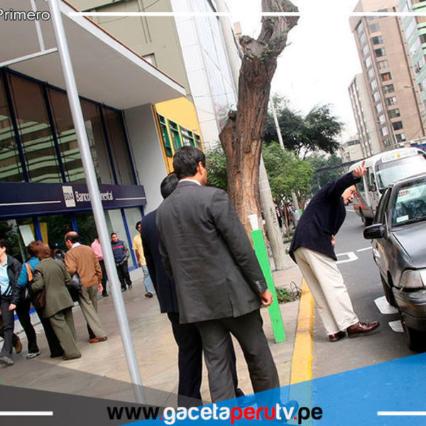 Multarán a conductores de taxi ejecutivo que capten pasajeros en vía pública 