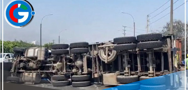 San Borja: Volcadura de tráiler genera congestión vehicular de norte a sur 