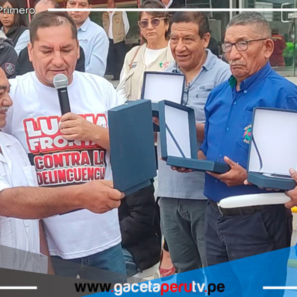 Alcalde Ulises Villegas rinde homenaje a fundadores de empresas de vehículos menores en Comas