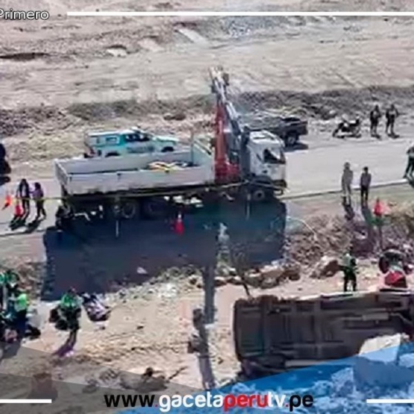 Trágico accidente de miniván deja seis fallecidos y ocho heridos en Arequipa