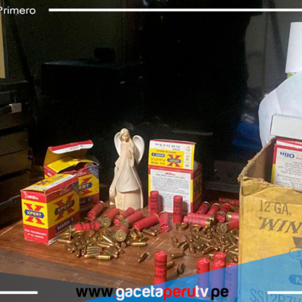 PNP Intercepta taxi lleno de armas de guerra, municiones y antigüedades