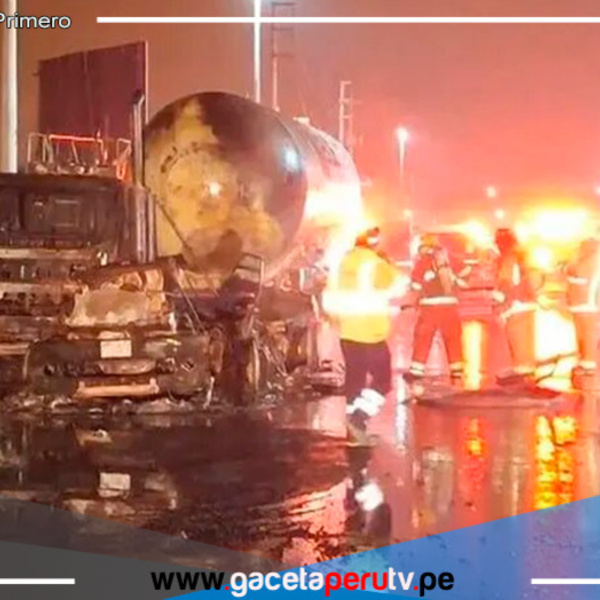 Camiones cisterna cargados de combustible se incendian tras choque en Chilca