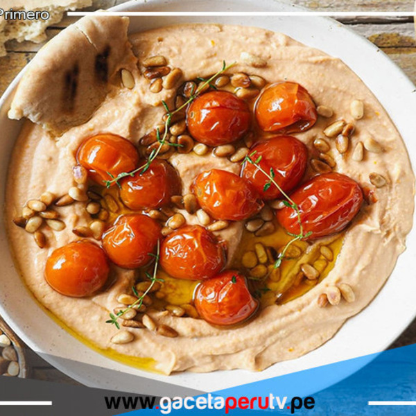 Prepara un delicioso hummus con tomatitos confitados
