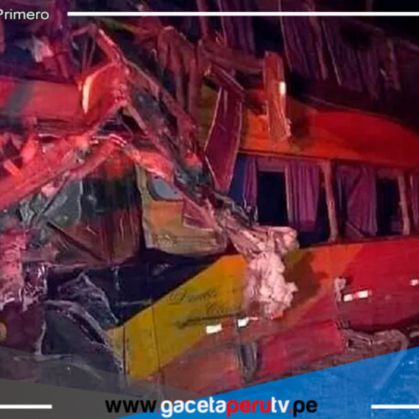 Puno: Tres personas fallecen y más de 25 resultan heridas en choque de buses