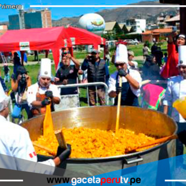 Feria en Cajamarca preparan el "frito cajacho" más grande de la región