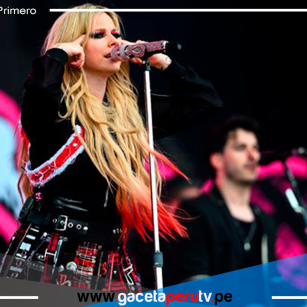 Avril Lavigne conquista Glastonbury tras más de dos décadas de espera