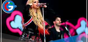 Avril Lavigne conquista Glastonbury tras más de dos décadas de espera