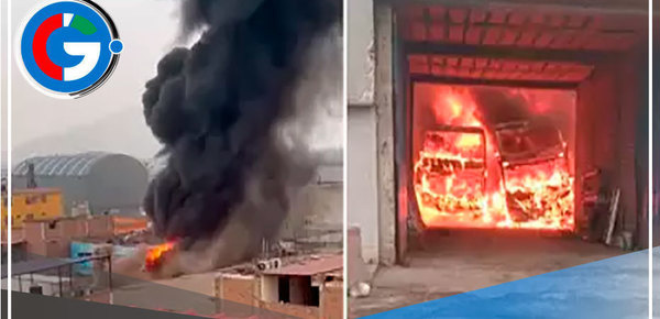 Ate: bomberos combaten siniestro en taller mecánico de buses