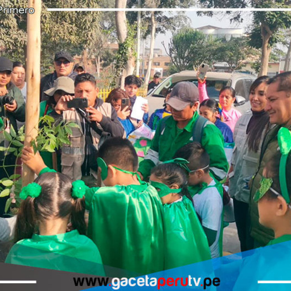 Alcalde Ulises Villegas lidera plantación de ocho mil árboles en Comas