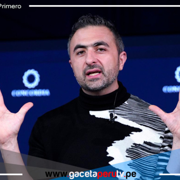 Jefe de IA de Microsoft desata controversia con reclamos equivocados de derechos de autor